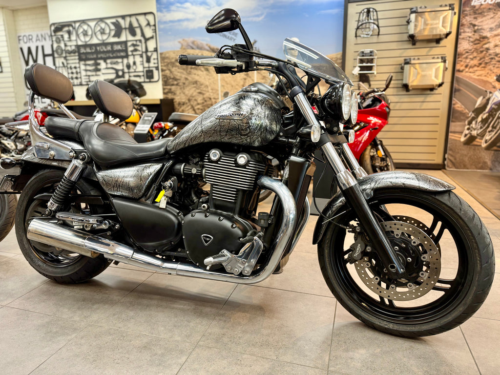 Triumph Thunderbird Storm