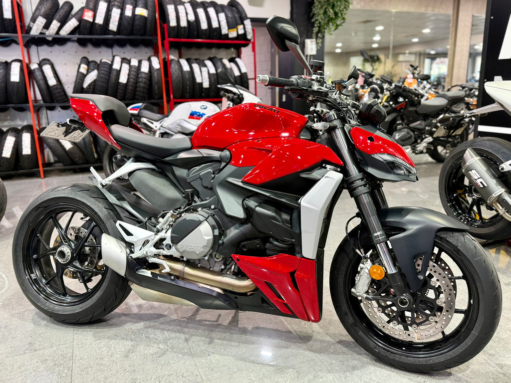Ducati Streetfighter V2