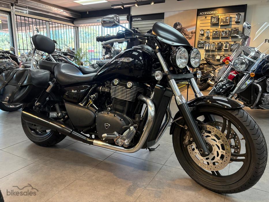 Triumph Thunderbird Storm